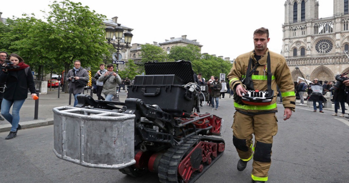 無人機與機器人幫助撲滅巴黎聖母院大火